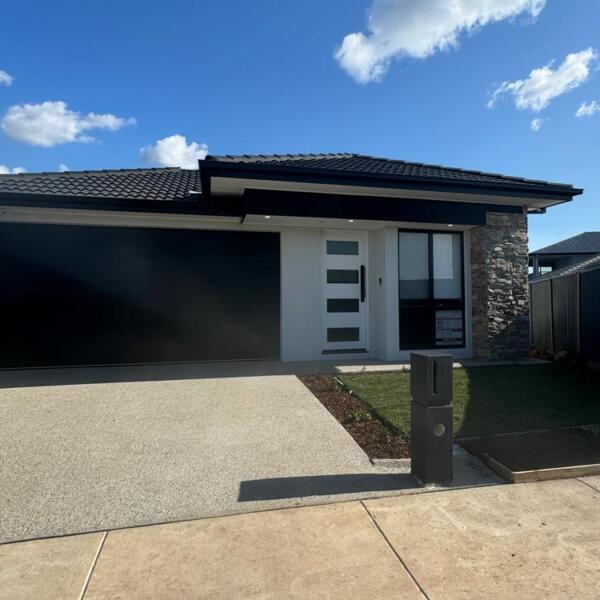 Front facade of Lara new home built by Augello Homes